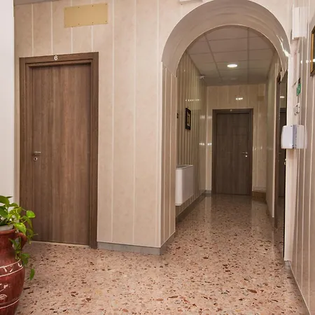 Baia Hotel 2*