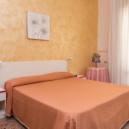 Baia Hotel 2*