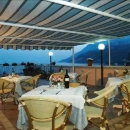 Baia Hotel 2*
