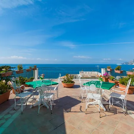 Baia Hotel 2*