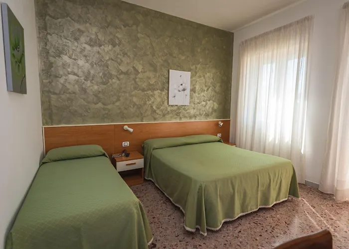 Hotell Baia 2*